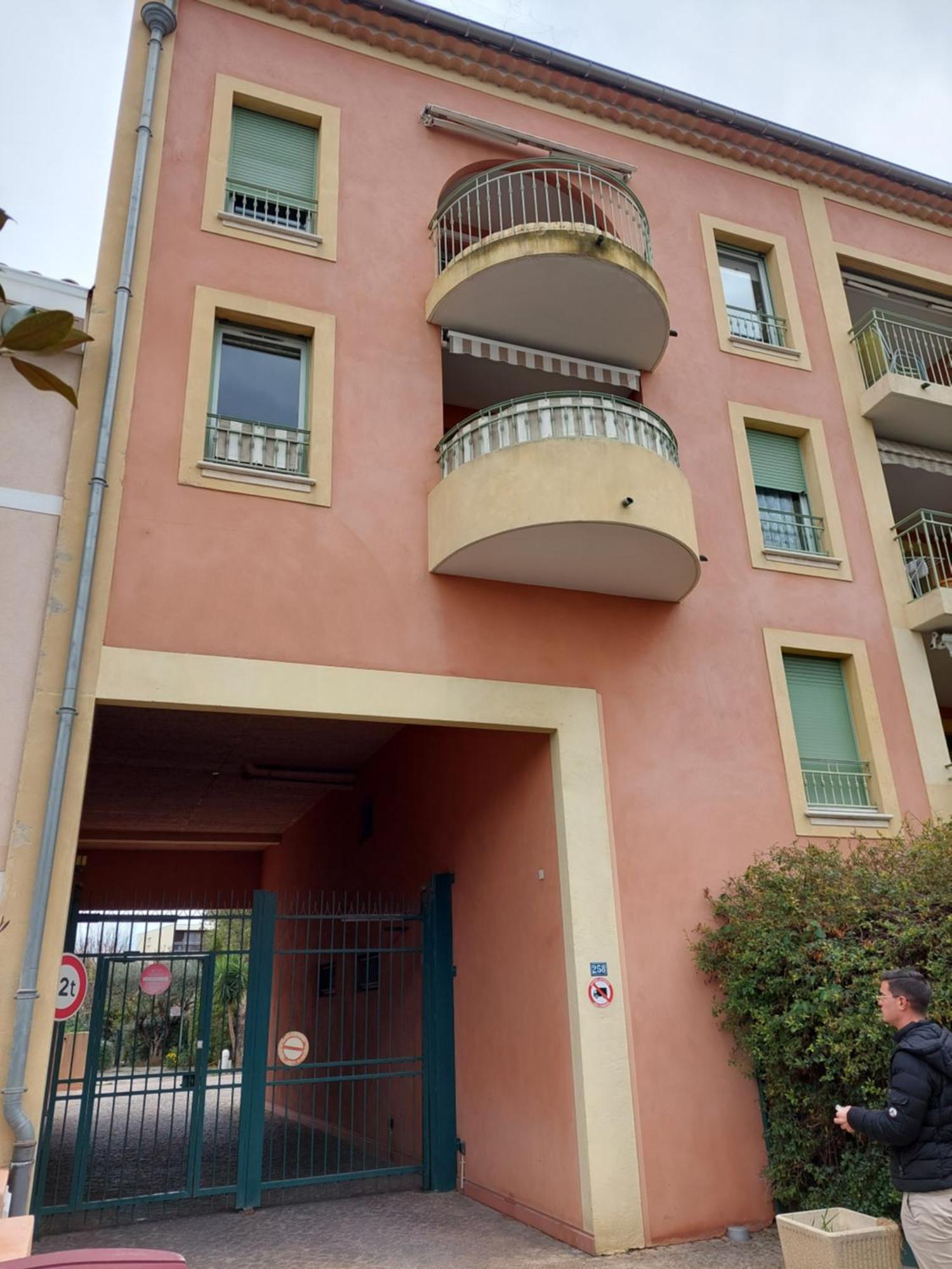 T2 Neuf Et Calme Au Coeur De Sanary Avec Terrasse Et Box Appartement Buitenkant foto